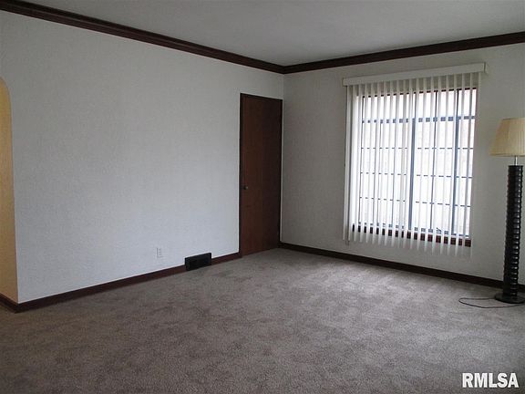 5th image of 1103 E Seneca Pl