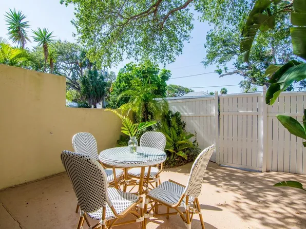 831 Camelia Ln #4, Vero Beach, FL 32963