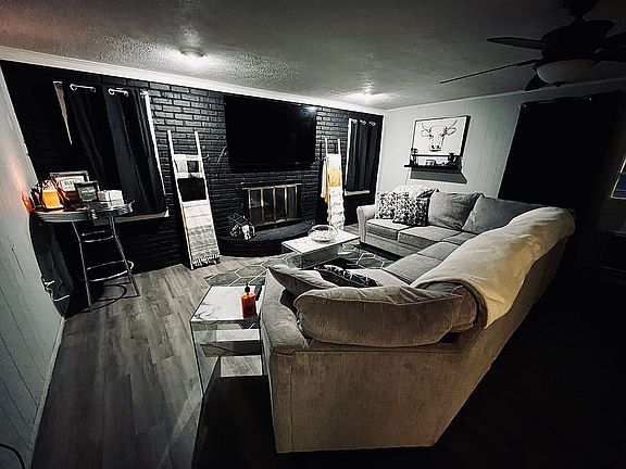 4th image of 20861 Louise Ln
