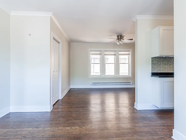4200 N Clark St #3 — Photo 3