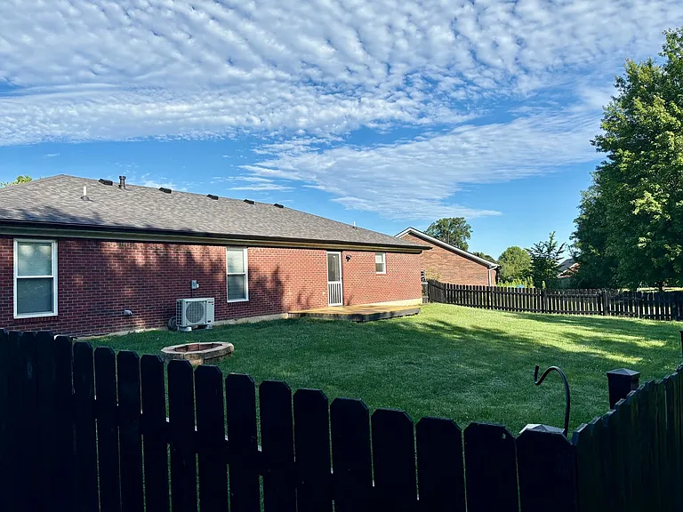 2610 Downey Dr — Photo 3
