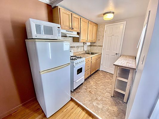 5th image of 284 18th St #1