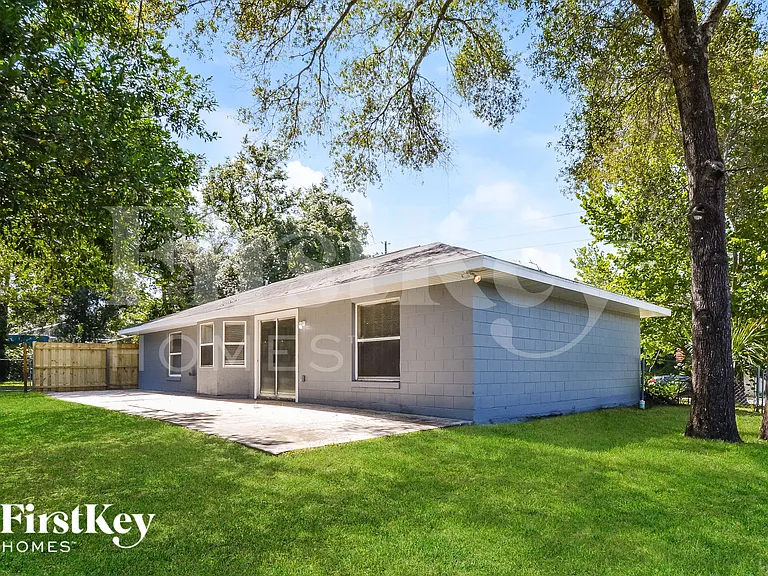 1391 W Blue Springs Ave — Photo 15