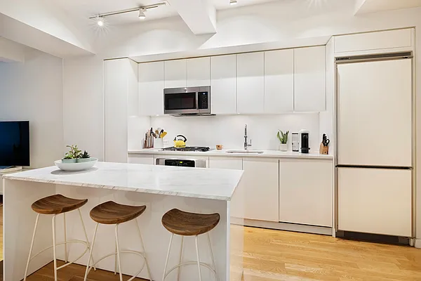 Sold by R New York | media 3