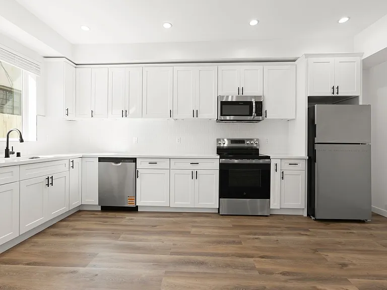 1537 Centinela Ave #9 — Photo 6