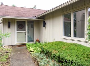 22197 Meadownorth Ct, Strongsville, OH
