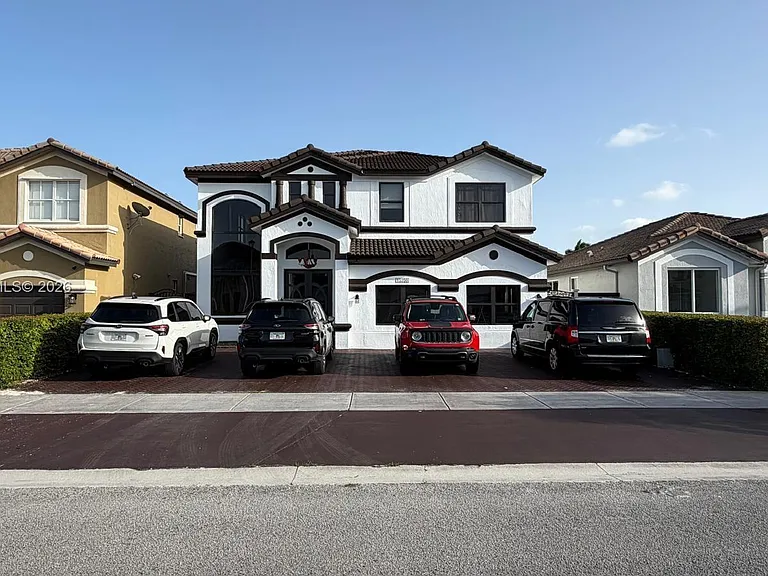 15350 SW 11th St — Photo 3