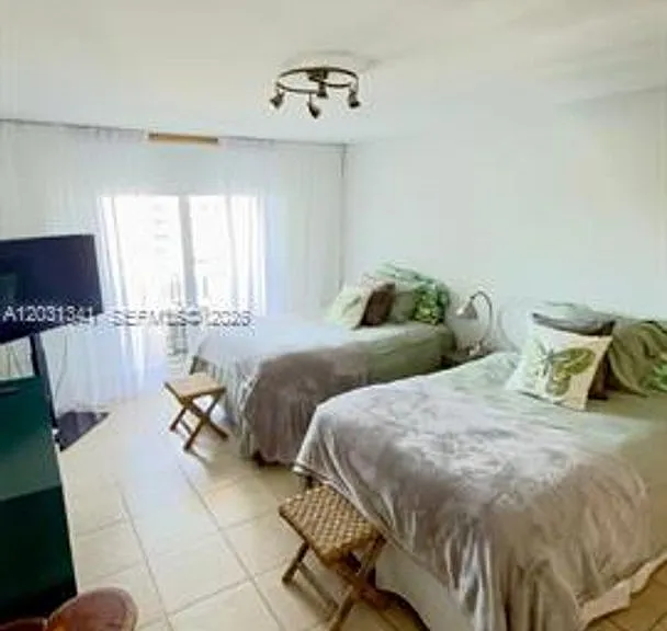 5555 Collins Ave #16W — Photo 9