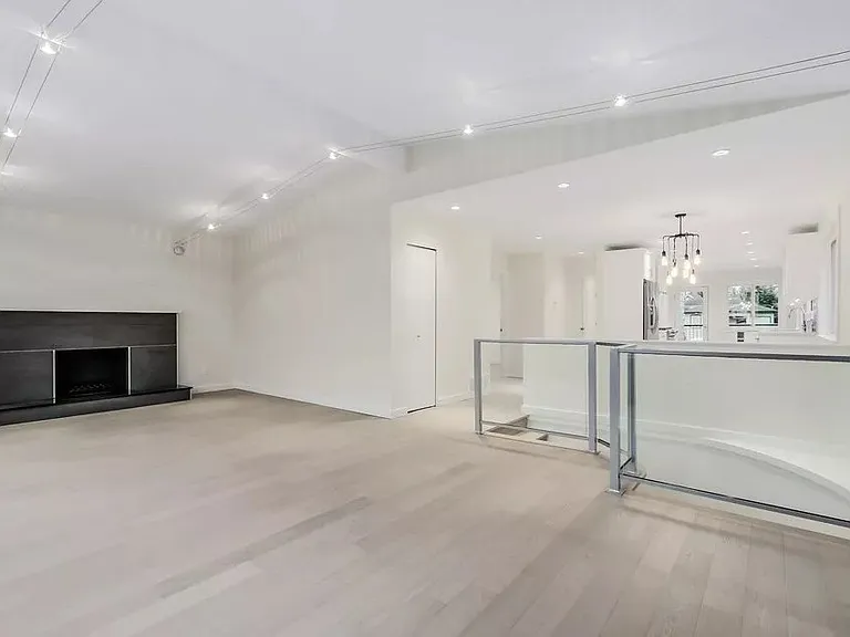 2680 Trinity St #UPPER — Photo 3