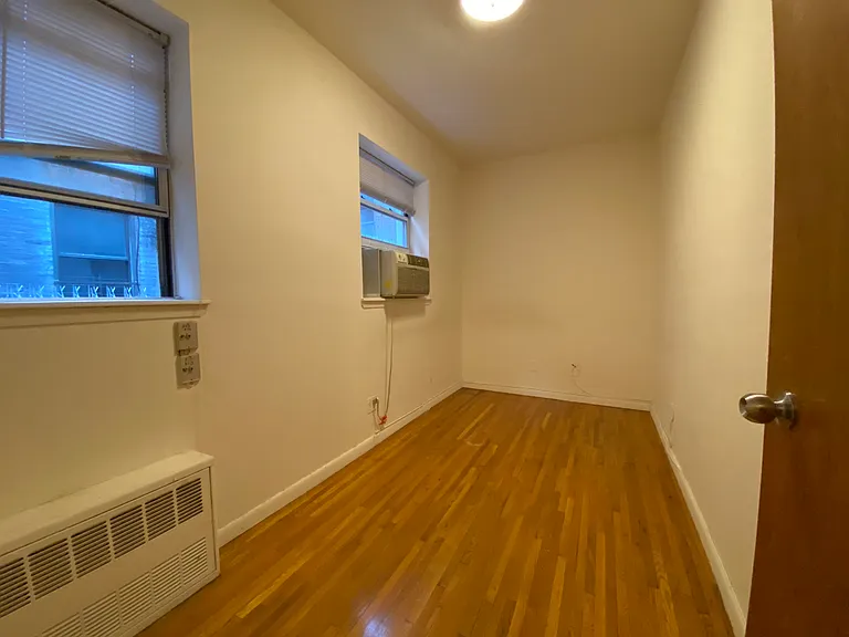 249 E 30th St #4F — Photo 9
