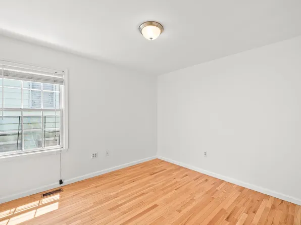 57 Storms Avenue image 12 of 26