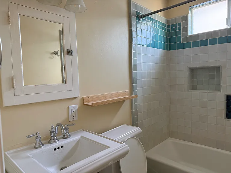 3064 Laurel St — Photo 6