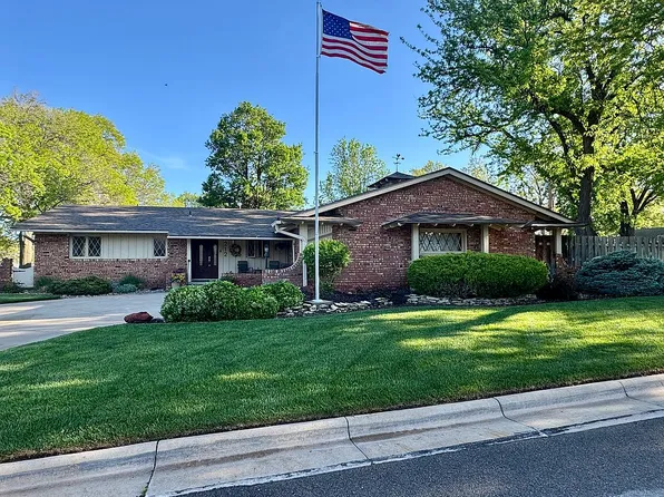 212 W 8th Ave, Buhler, KS 67522