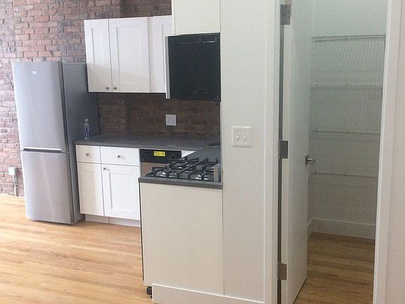 3rd image of 490 Macdonough St #1