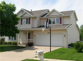 7207 Summerland Ridge Rd NE, Cedar Rapids, IA 52402