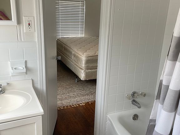 4th image of 502 14th Ave S #B