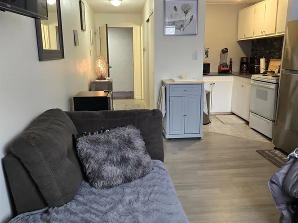 2 Silvestri Circle #6, Derry, NH 03038