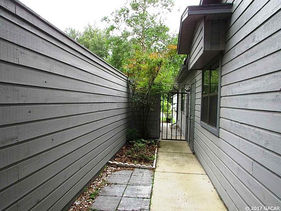 3rd image of 7076 NW 52nd Ter