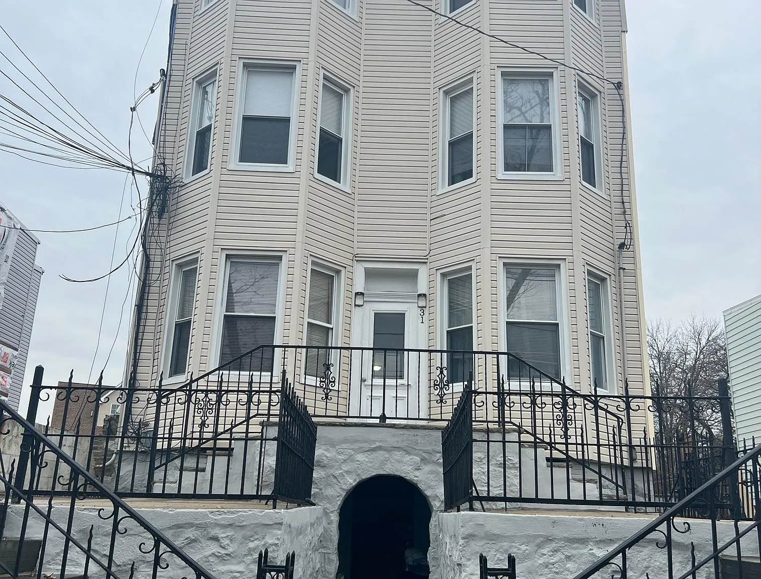 2 bed, 1.0 bath, 750 sqft, $2,045 — Photo 1