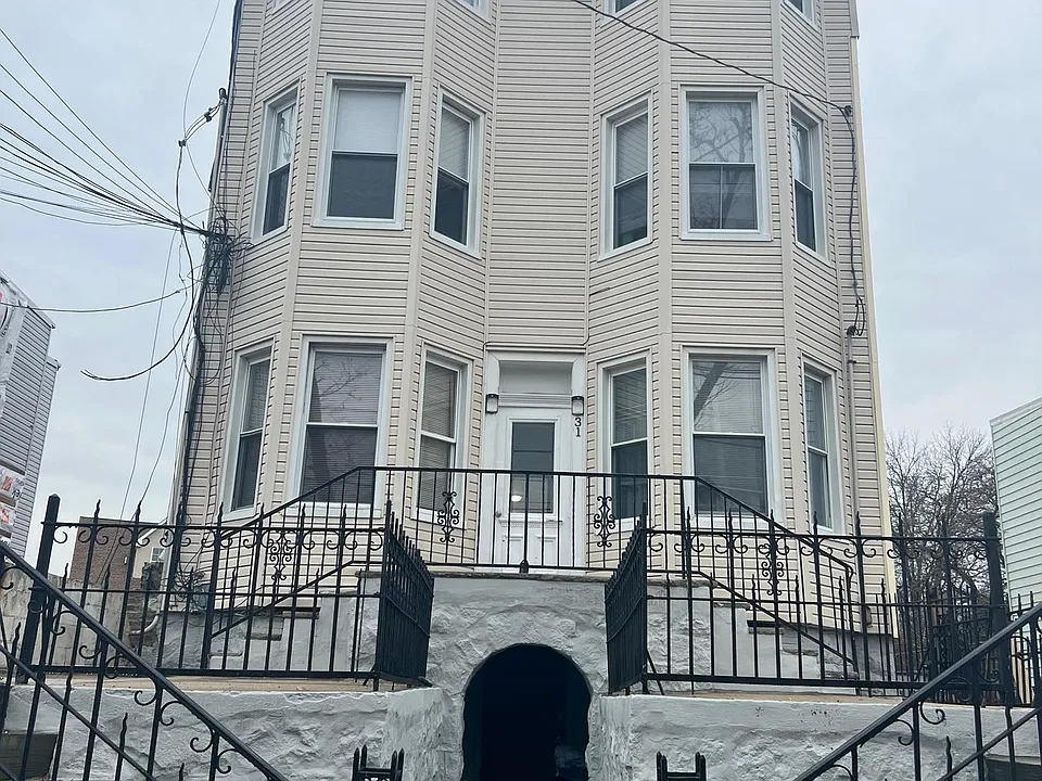 31 Carlton Ave #5