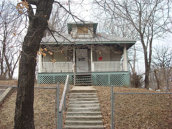 2nd image of 4904 Agnes Ave