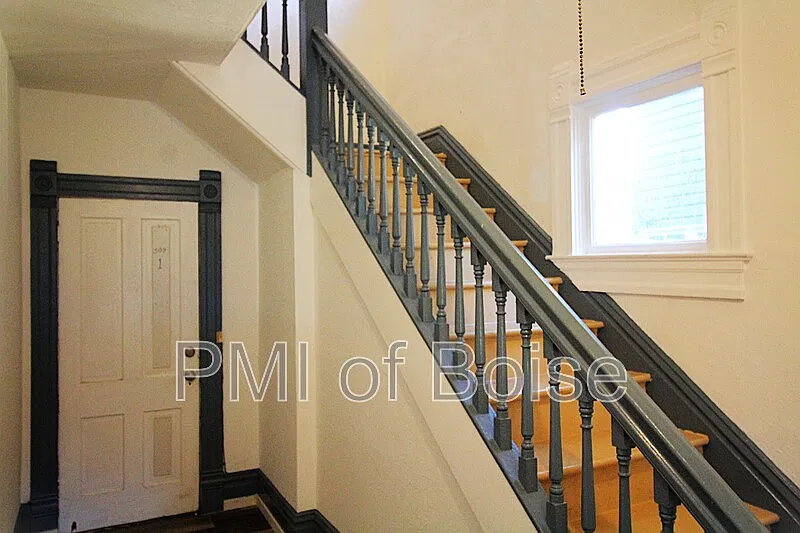2 bed, 1.0 bath, 890 sqft, $1,175 — Photo 2