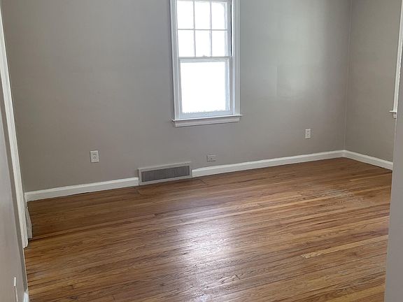 2nd image of 981 Garfield Ave