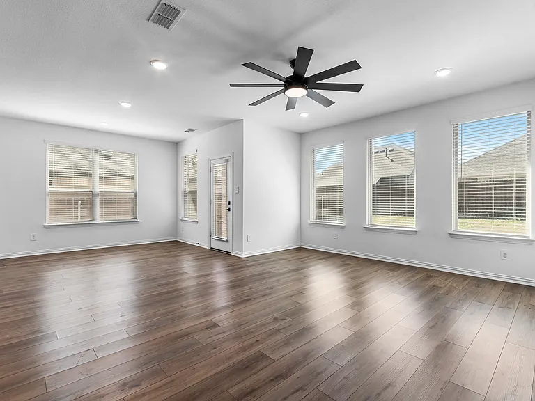 1227 Stockton Trl — Photo 12