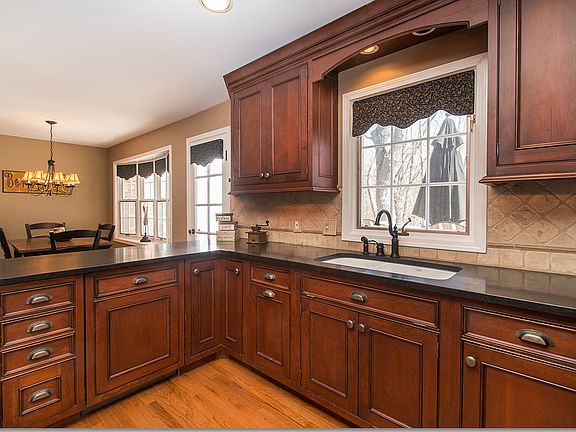 3rd image of 8625 Hollis Ln