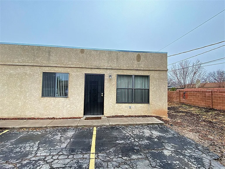 1010 Elm St — Photo 1