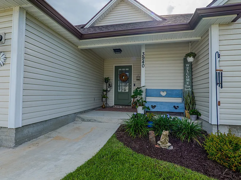3940 Landings Cir — Photo 2