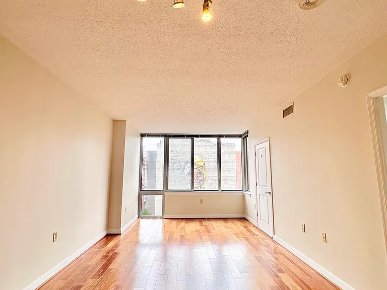 555 Massachusetts Ave NW #907 — Photo 2