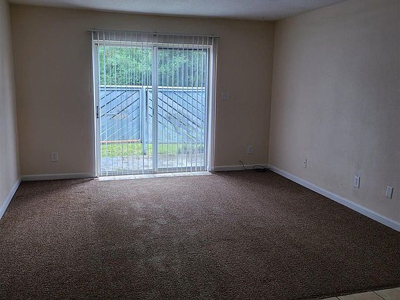 2nd image of 1608 Green Briar Pkwy APT 4