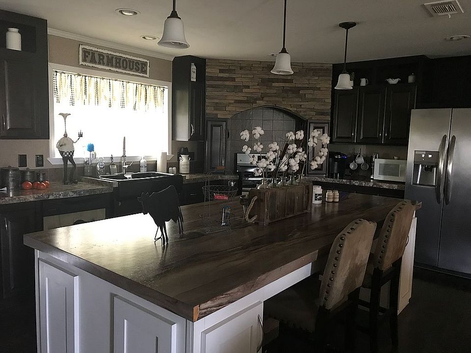 Kitchen with large island 
