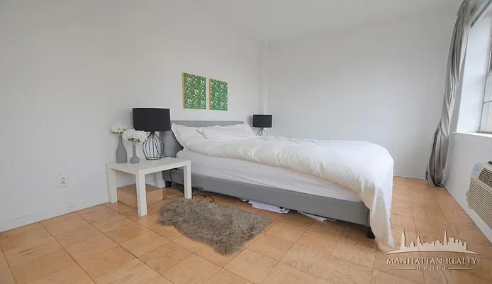 Rented by Manhattan Realty Group | media 4