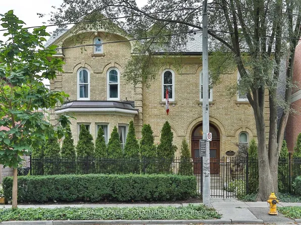 4 Wellesley Pl, Toronto, ON M4Y 2K4