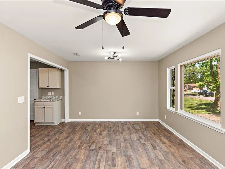 309 Rickenbacker Dr — Photo 3