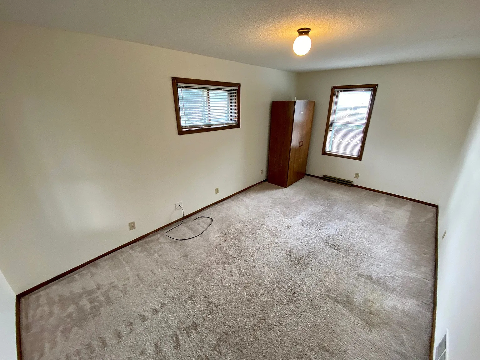 4 bed, $1,300 — Photo 3