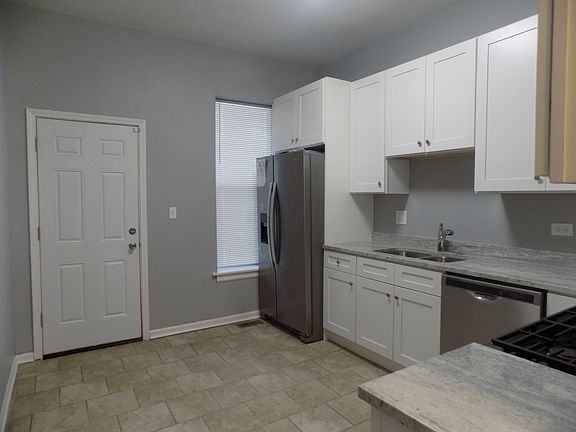4th image of 6239 S Loomis Blvd #1