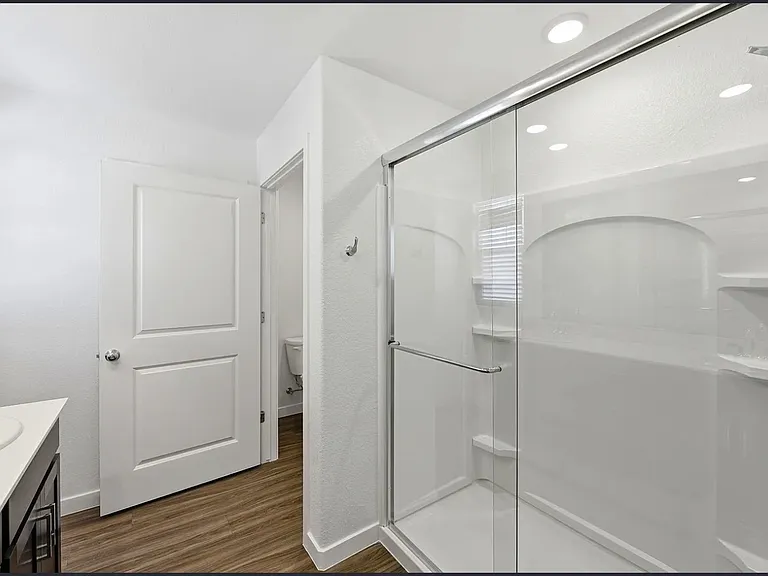 1211 Leonhardt Loop — Photo 5