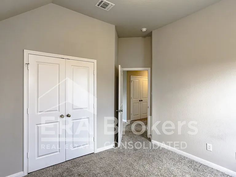 909 Clanton Cv — Photo 18