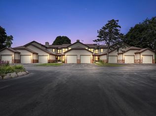 8127 S Legend Dr UNIT D, Franklin, WI 53132