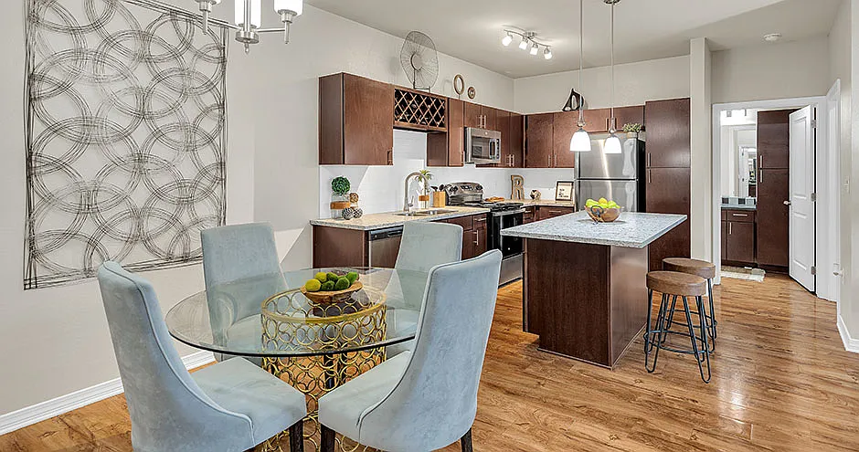 Retreat at Fremaux Town Center Apartments — Photo 2