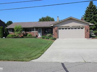 41427 Gloca Mora St, Harrison Township, MI 48045