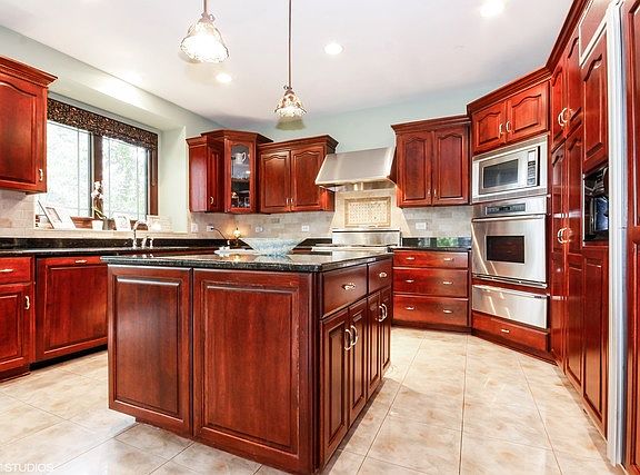 5th image of 318 Pinehurst Dr