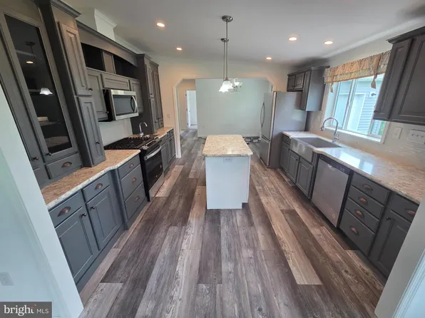 65 Ash Rd, Hamburg, PA 19526
