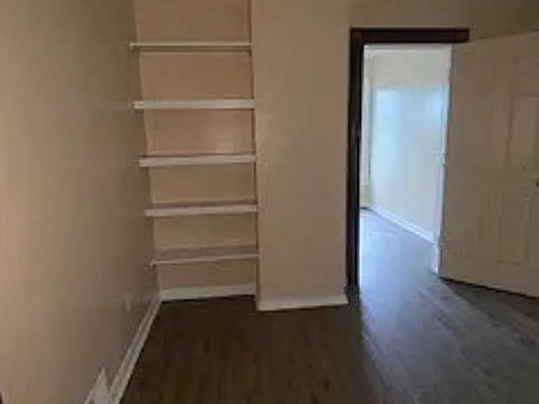223 Elliott St — Photo 4