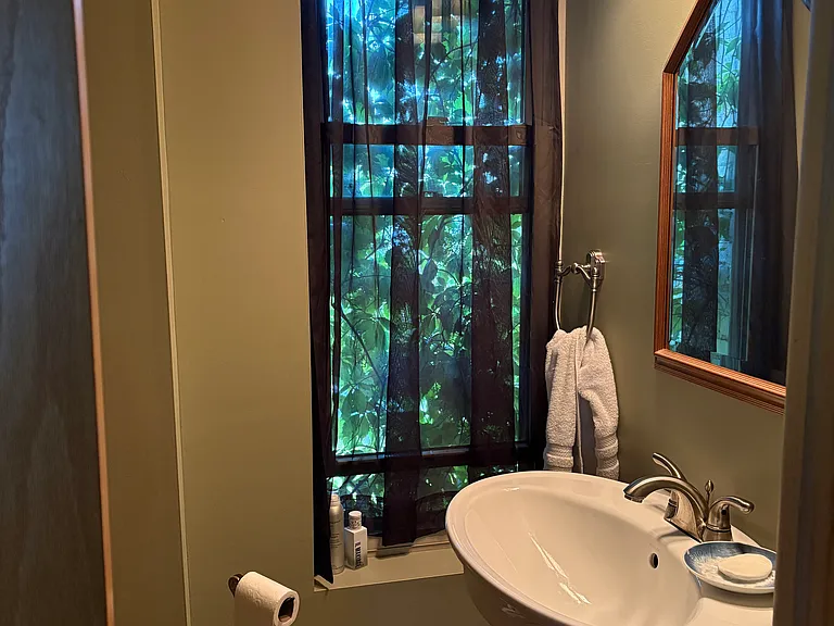 1st floor bathroom.