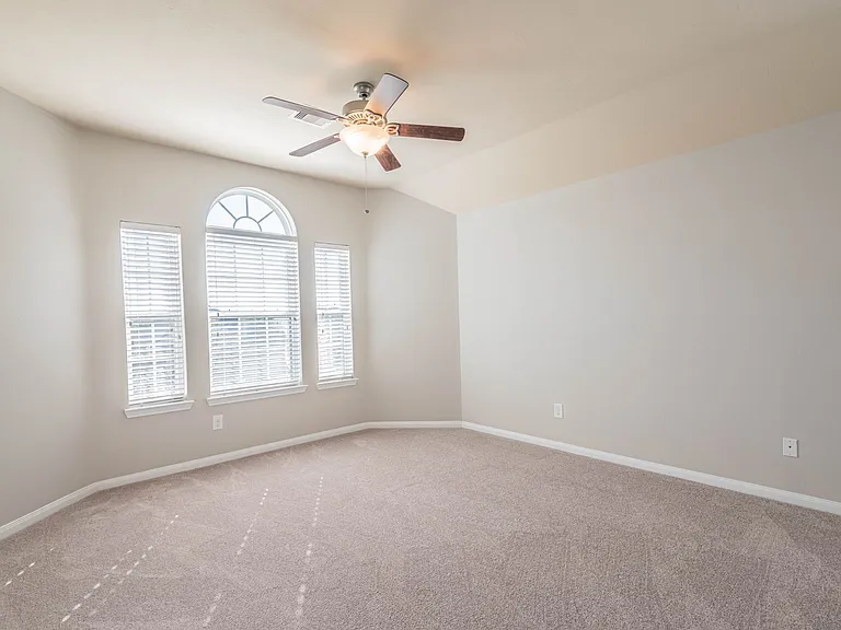 24726 Colonial Elm Dr — Photo 10