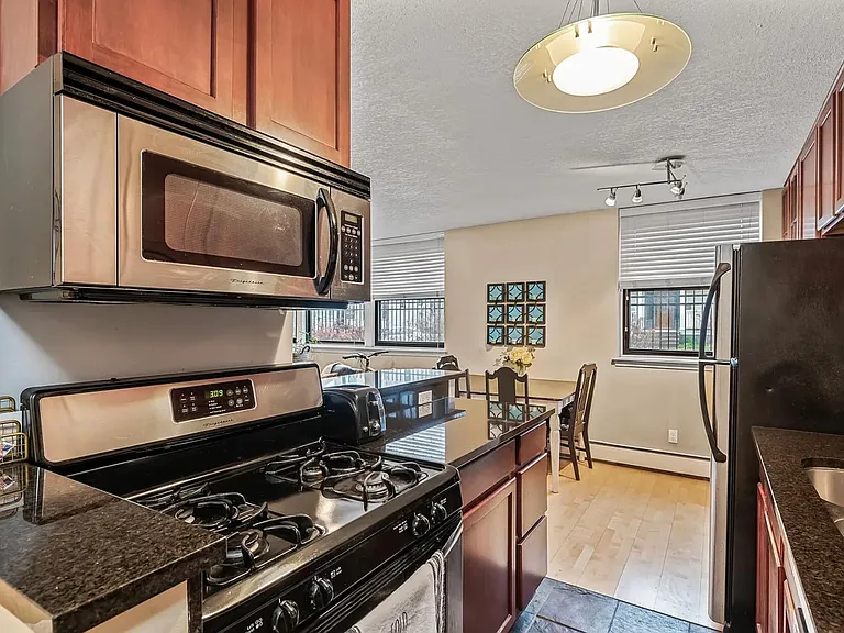 3019 Bryant Ave S #6 — Photo 2